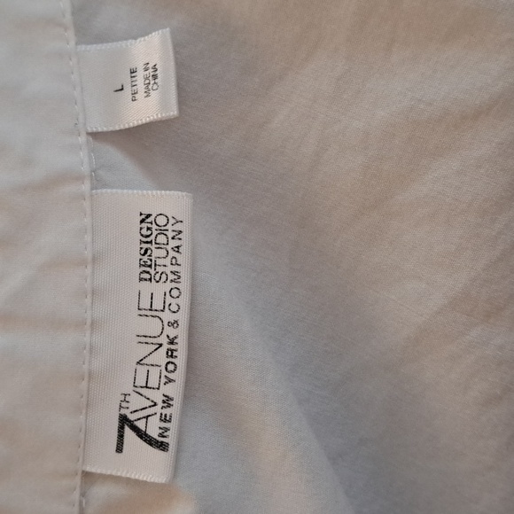 3PC BUNDLE WITH JEANS AND 2 BLOUSES - Picture 8 of 11